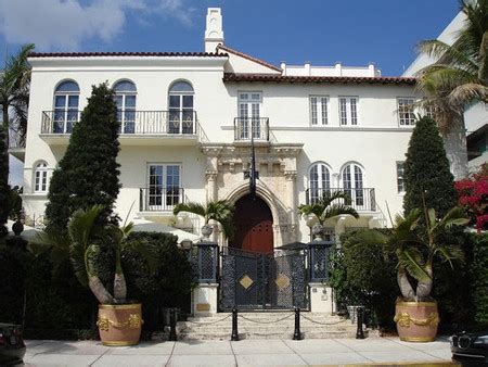 beckham compra casa versace|¡Lo han hecho!, los Beckham han comprado la villa de Versace .